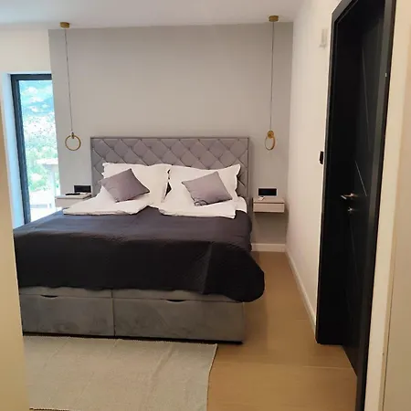 Lux Serene With Heated Pool *