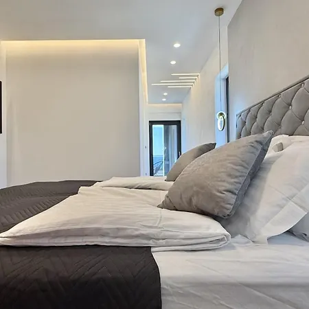 Villa Lux Serene With Heated Pool Rovanjska