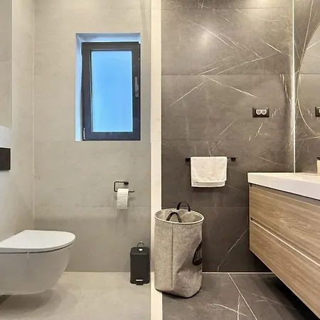 Lux Serene With Heated Pool Villa *