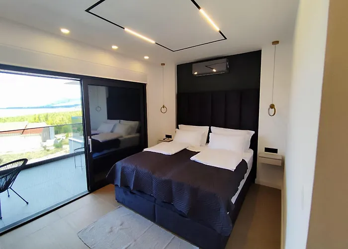 Lux Serene With Heated Pool 别墅