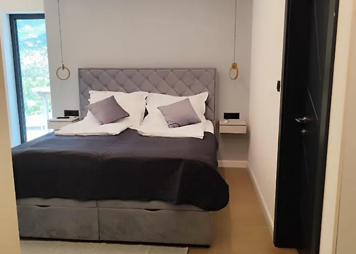 Lux Serene With Heated Pool *