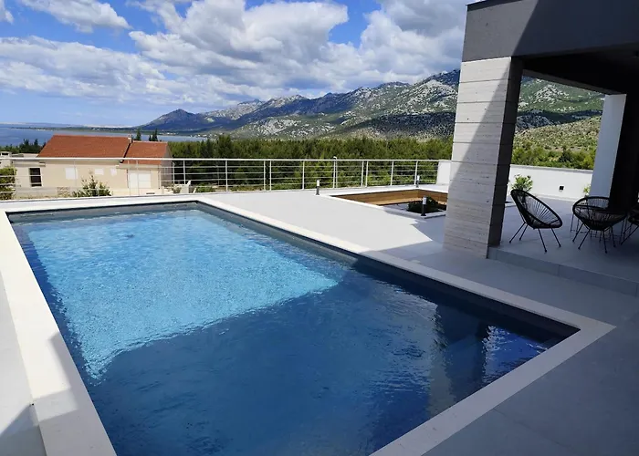 Lux Serene With Heated Pool