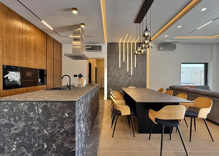 Lux Serene With Heated Pool Villa *