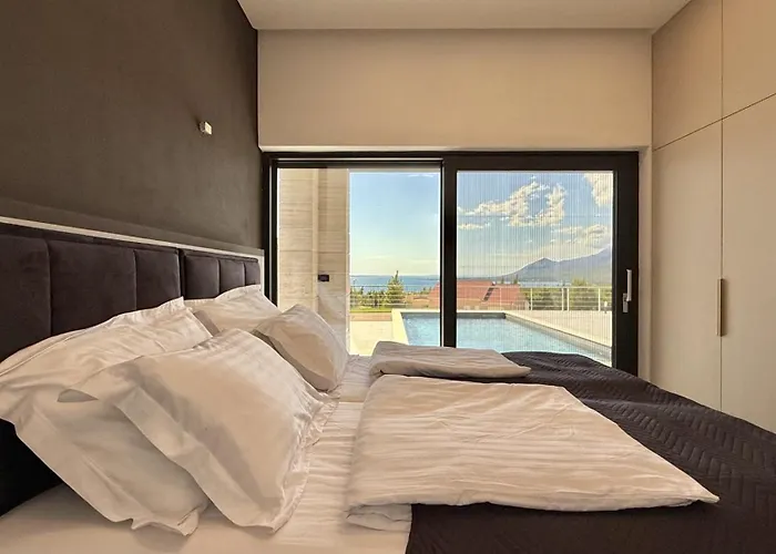 Lux Serene With Heated Pool *