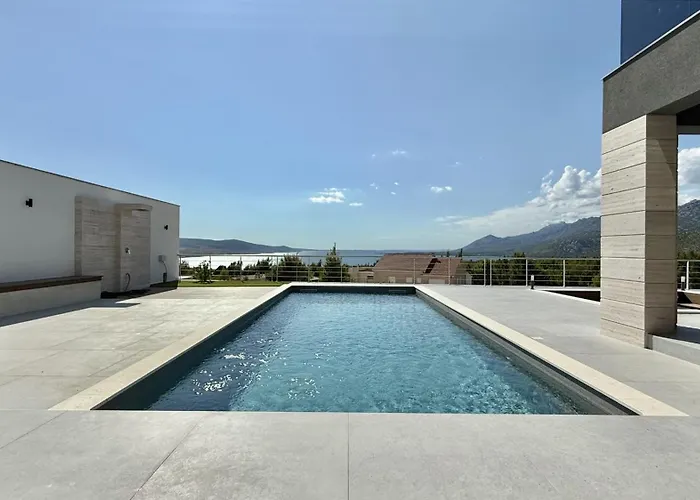 别墅 Lux Serene With Heated Pool