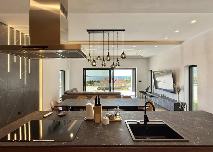 Lux Serene With Heated Pool Villa *