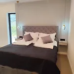 Lux Serene With Heated Pool Vila Rovanjska