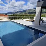 Lux Serene With Heated Pool