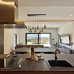 Lux Serene With Heated Pool Vila *