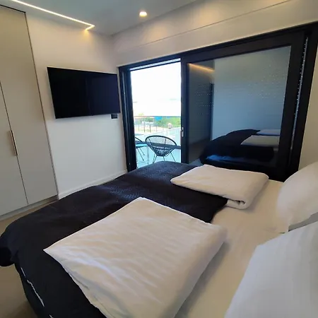 빌라 Lux Serene With Heated Pool 로바니스카