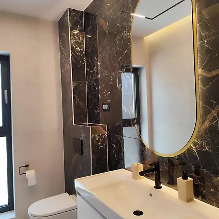 ヴィラ Lux Serene With Heated Pool