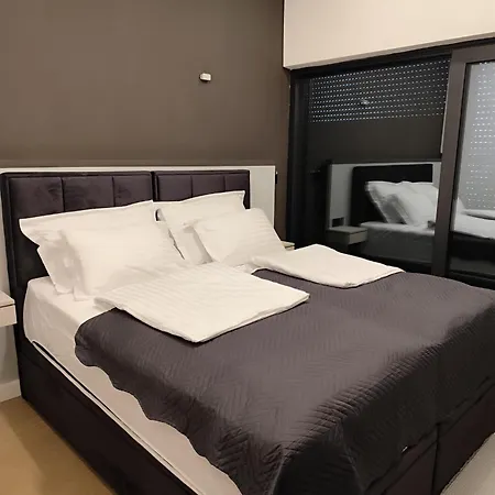 Lux Serene With Heated Pool ヴィラ ロバニスカ