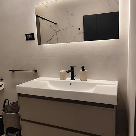 Lux Serene With Heated Pool 빌라