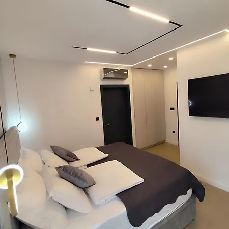 Lux Serene With Heated Pool 로바니스카
