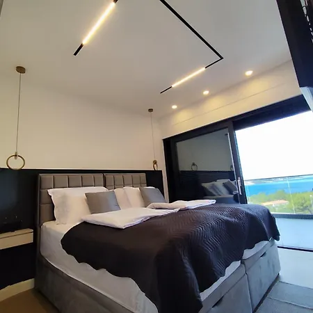 Lux Serene With Heated Pool *