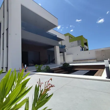 빌라 Lux Serene With Heated Pool *