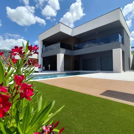 Lux Serene With Heated Pool * 로바니스카