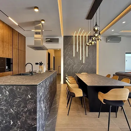 Lux Serene With Heated Pool ヴィラ *