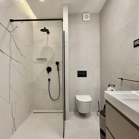 Lux Serene With Heated Pool 빌라
