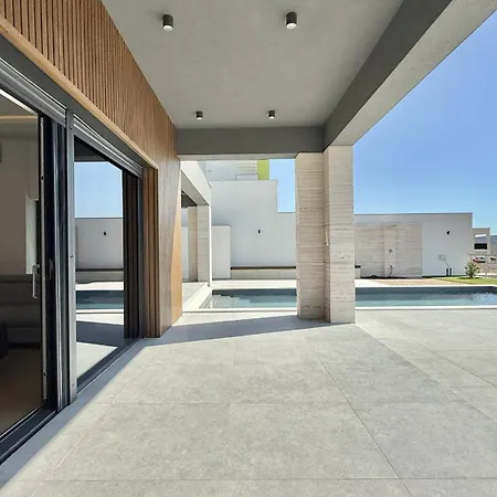 Lux Serene With Heated Pool Вилла Рованьска