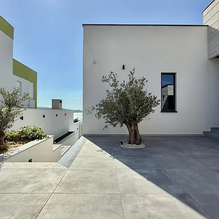 Lux Serene With Heated Pool * Рованьска