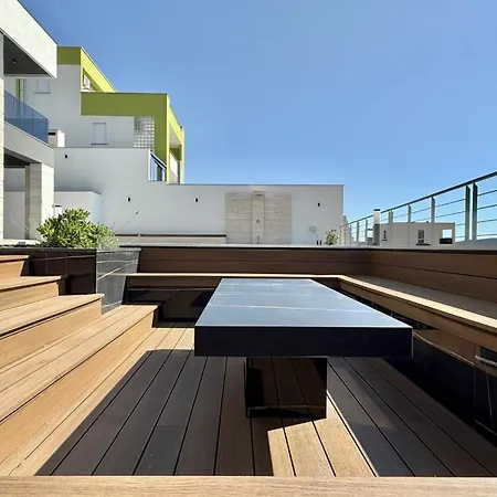 빌라 Lux Serene With Heated Pool 로바니스카