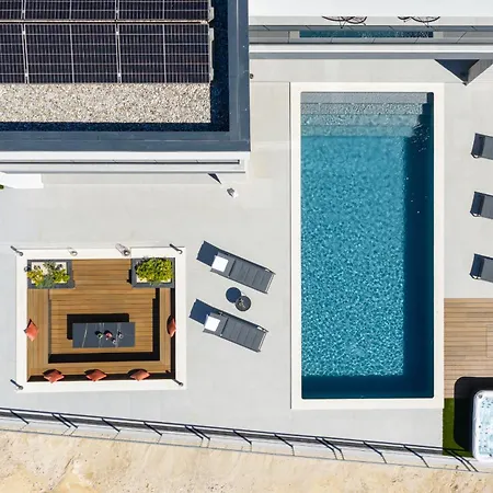 Lux Serene With Heated Pool * 로바니스카