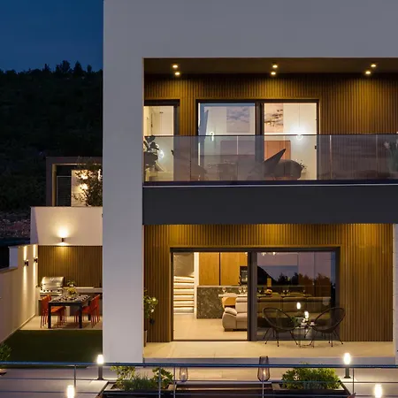 빌라 Lux Serene With Heated Pool