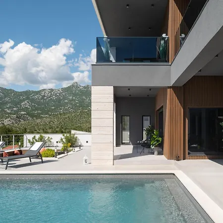 Lux Serene With Heated Pool 빌라 로바니스카