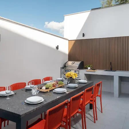 Lux Serene With Heated Pool 로바니스카