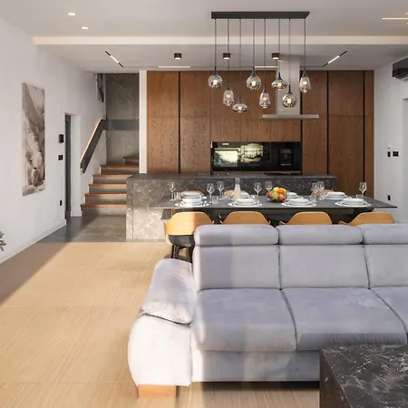 Lux Serene With Heated Pool 빌라 로바니스카