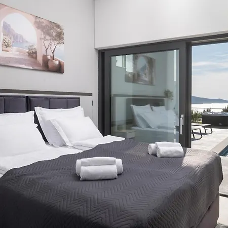 Lux Serene With Heated Pool 빌라 *