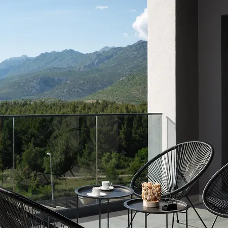 Lux Serene With Heated Pool 빌라 로바니스카