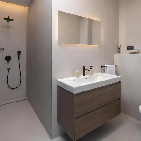 Villa Lux Serene With Heated Pool Rovanjska
