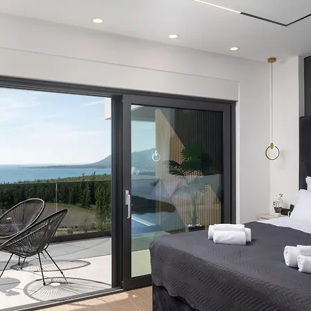 Lux Serene With Heated Pool 로바니스카