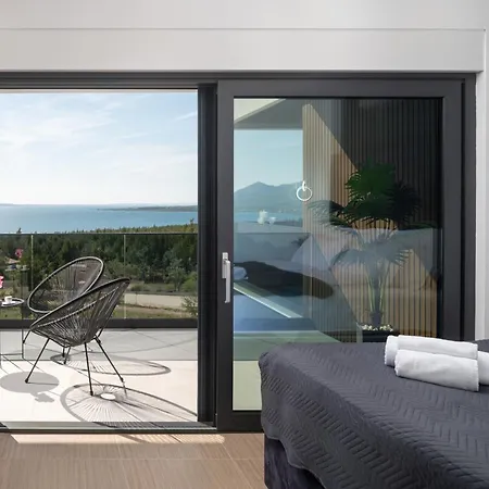 Lux Serene With Heated Pool * 로바니스카