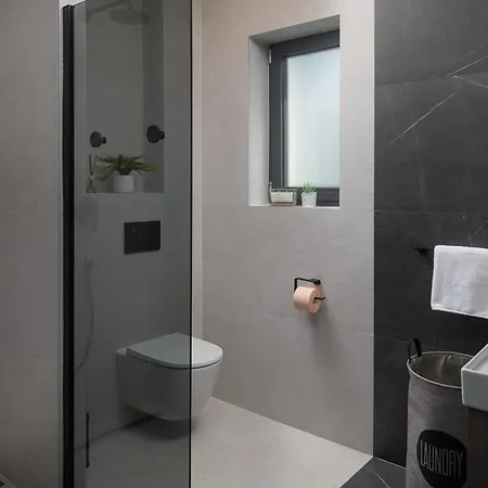 Lux Serene With Heated Pool 빌라
