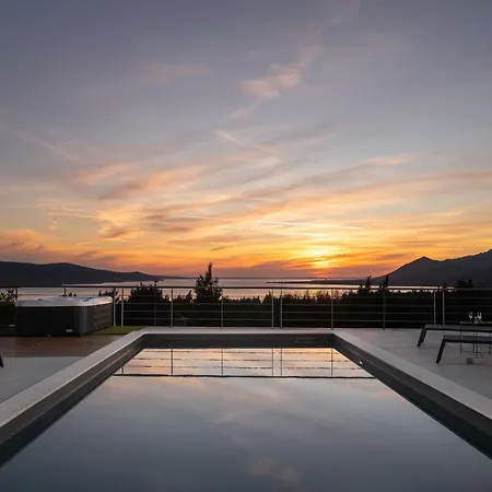 Lux Serene With Heated Pool Villa Rovanjska