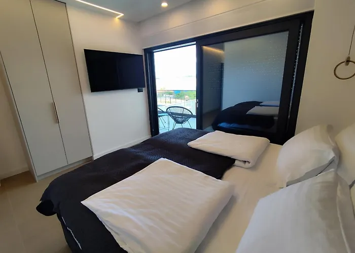 빌라 Lux Serene With Heated Pool 로바니스카