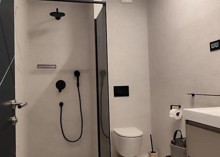 Lux Serene With Heated Pool 빌라 로바니스카