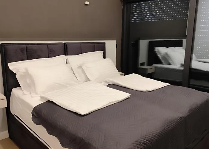 Lux Serene With Heated Pool 빌라 로바니스카