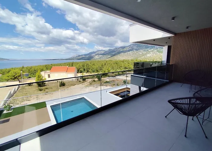 Lux Serene With Heated Pool * Рованьска