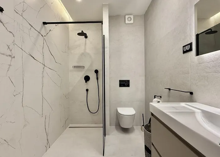 Lux Serene With Heated Pool 빌라