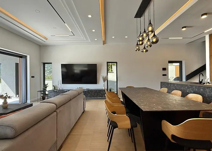 Вилла Lux Serene With Heated Pool *